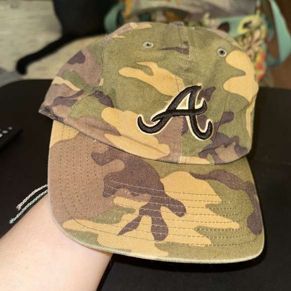 Atlanta Braves Camo Hat - Picture 2 of 5